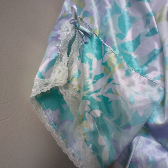 Pretty Vintage Satin Robe With Lace Detail on Sleeves, by Secret Treasures XL - Picture 5 of 11